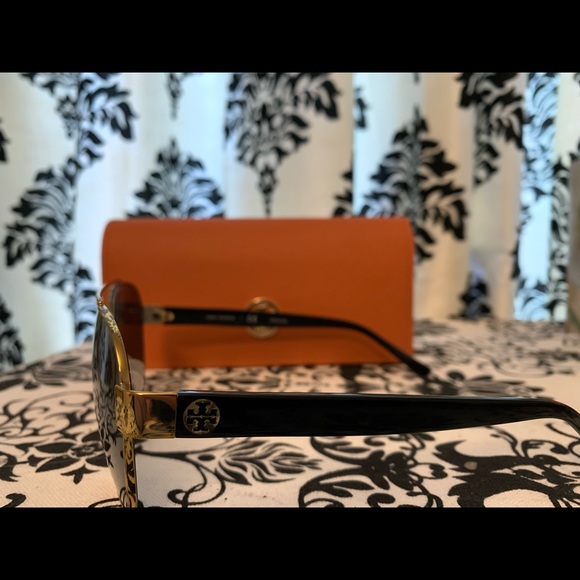 Tory Burch Woman’s Sunglasses (56mm) - Picture 3 of 6